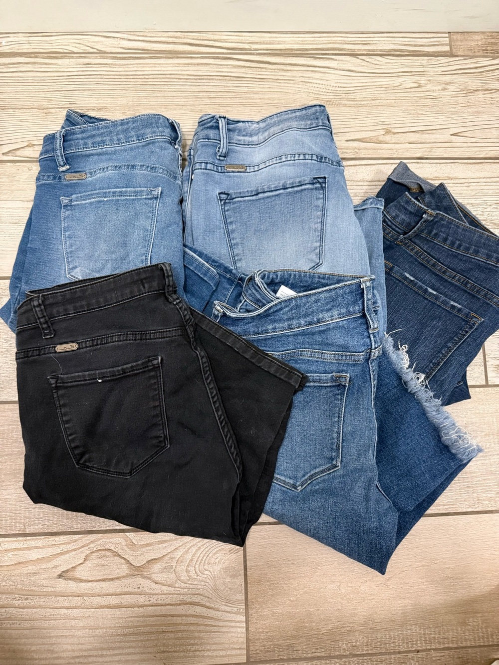Women’s Stretch Denim Jeans - 5 pair lot- Light & Dark Washes, Black- Kan Can